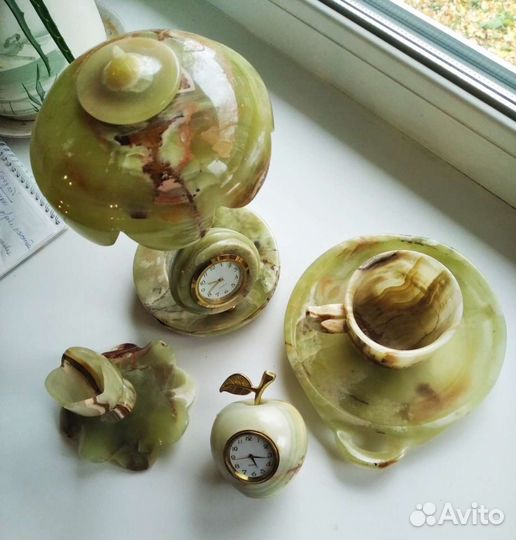 Набор из оникса: часы, подсвечник, тарелка