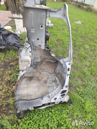 Передняя часть четверть Mazda 6 gh