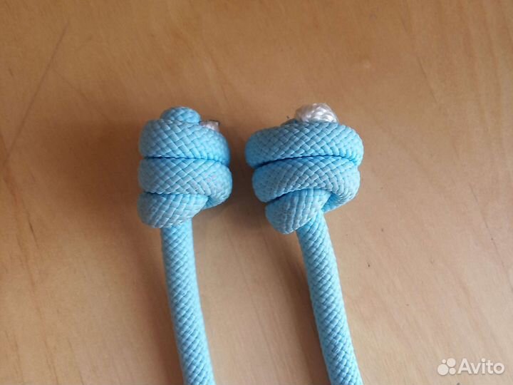 Гимнастическая скакалка