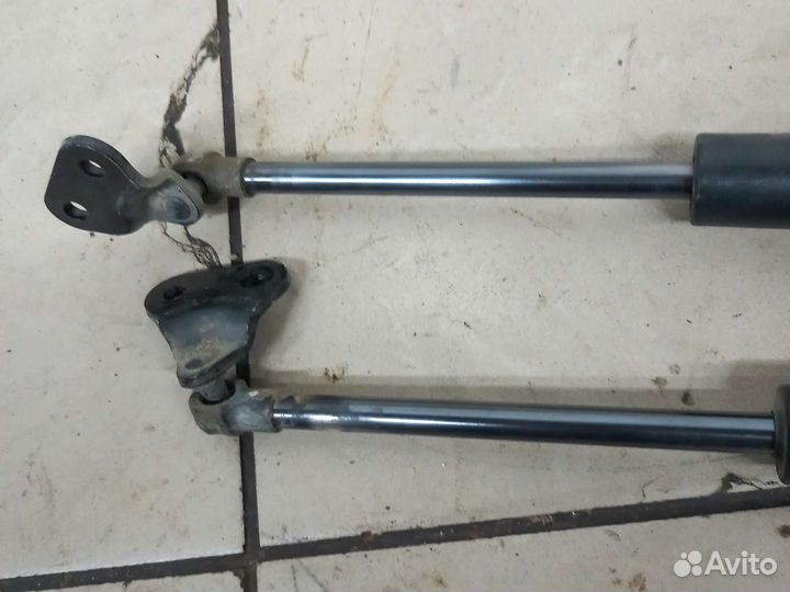 Комплект газовых упоров багажника Шевроле Орландо