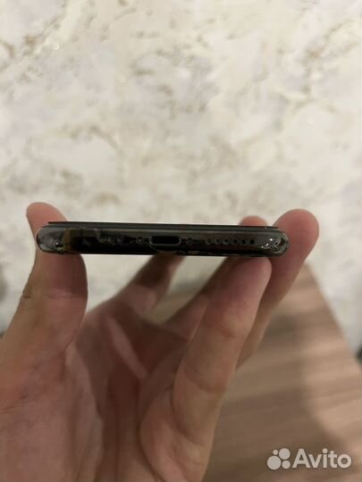 Телефон iPhone 10