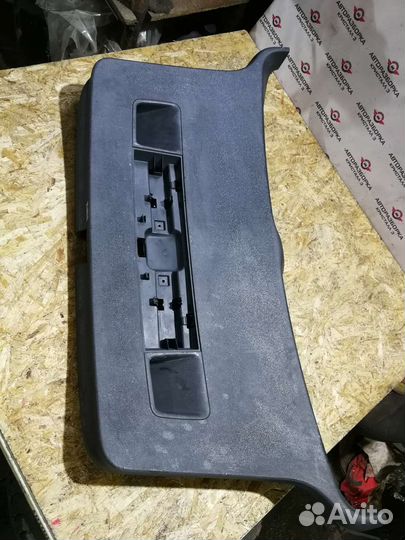 Обшивка двери багажника VW Touran 2003-2010