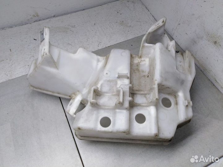 Бачок омывателя Ленд Ровер