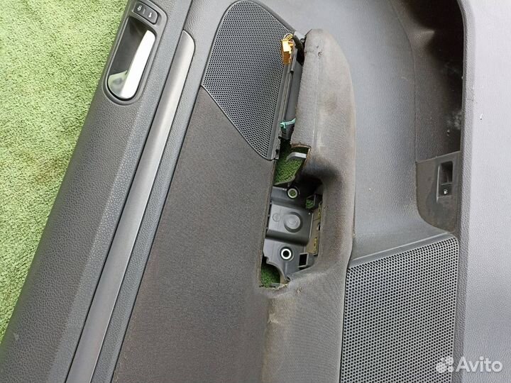 Обшивка двери передняя левая Volkswagen Jetta