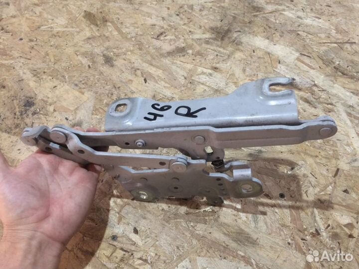 BMW F30 Петля капота правая с Японии