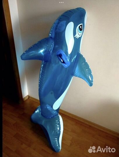 Надувной дельфин