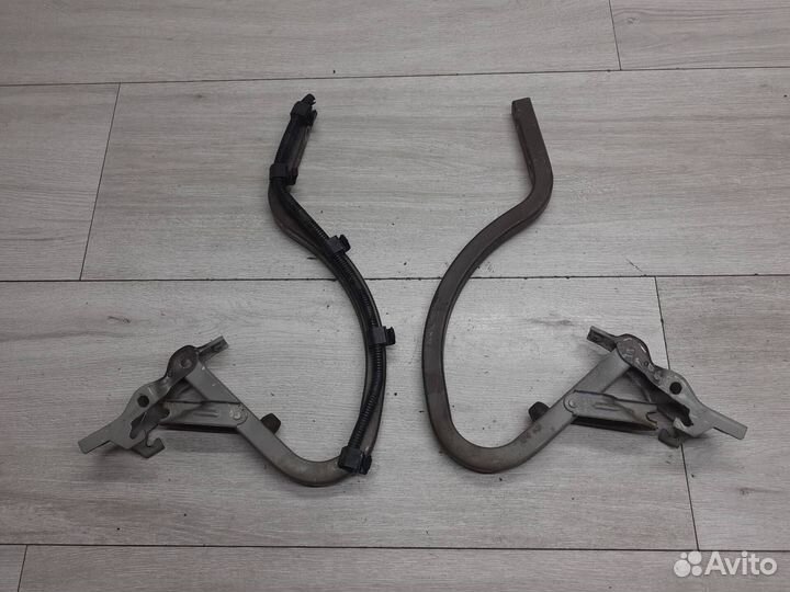 Петля багажника Kia Rio 3