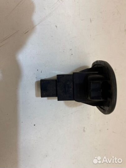 Кнопка стеклоподъемника задняя правая Kia Spectra