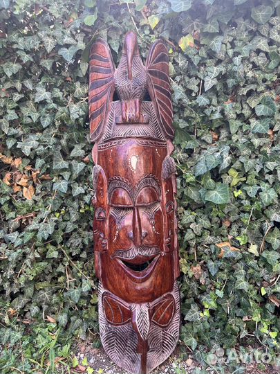 Маска из красного дерева интерьерная