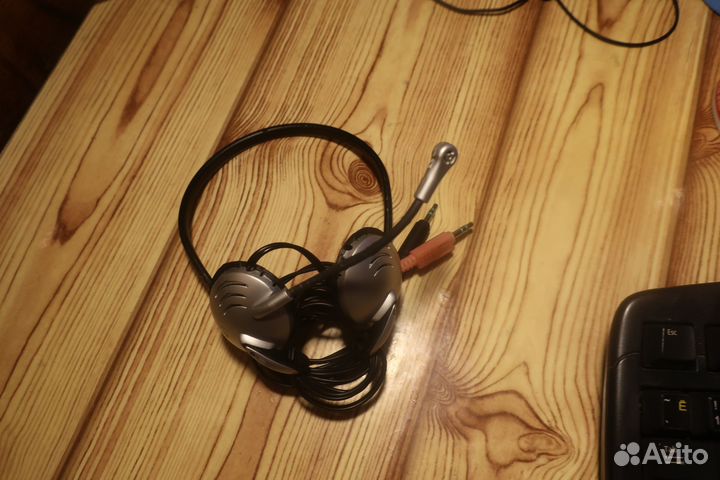 Старые качественные наушники с микрофоном