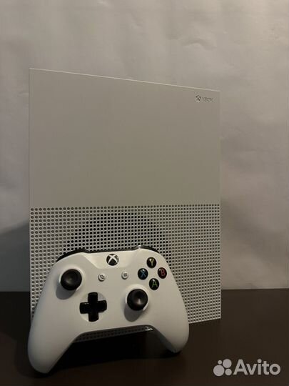 Игровая приставка Microsoft XBox One S
