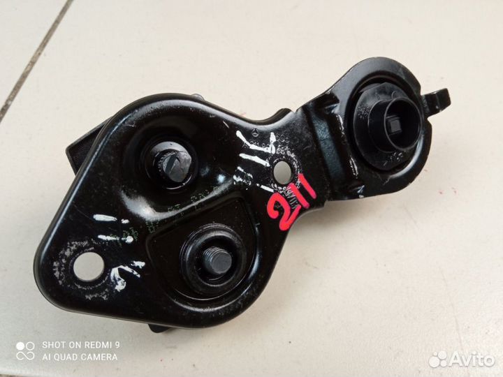 Петля замка капота Mercedes Benz w211