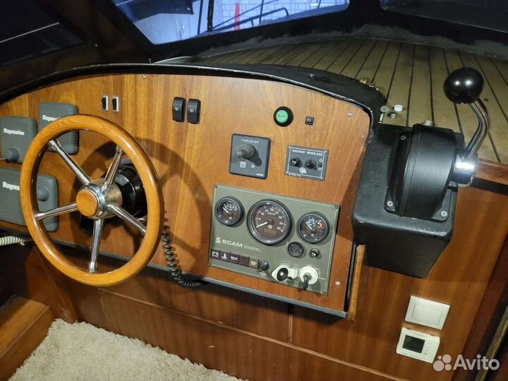 Моторная адмиральская яхта