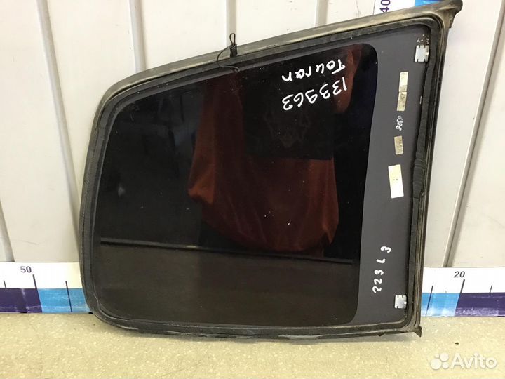 Стекло кузовное глухое левое VW Touran 2010-2016