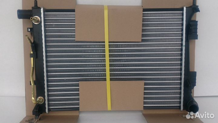 Радиатор охлаждения Hyundai Solaris