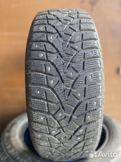 Bridgestone Blizzak Spike-02 215/55 R17 101T