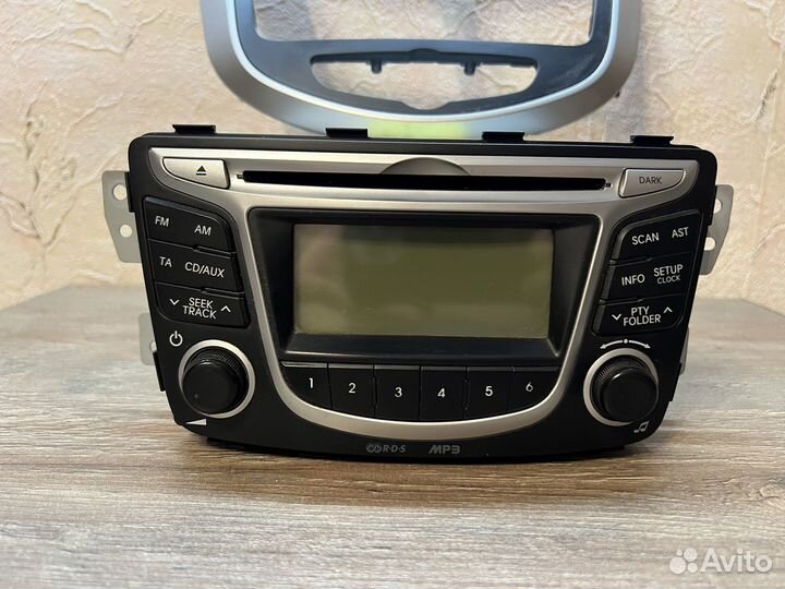 Штатная магнитола Solaris 1 дорест 2014г