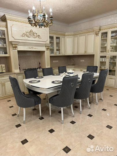 Кухонный стол и стулья