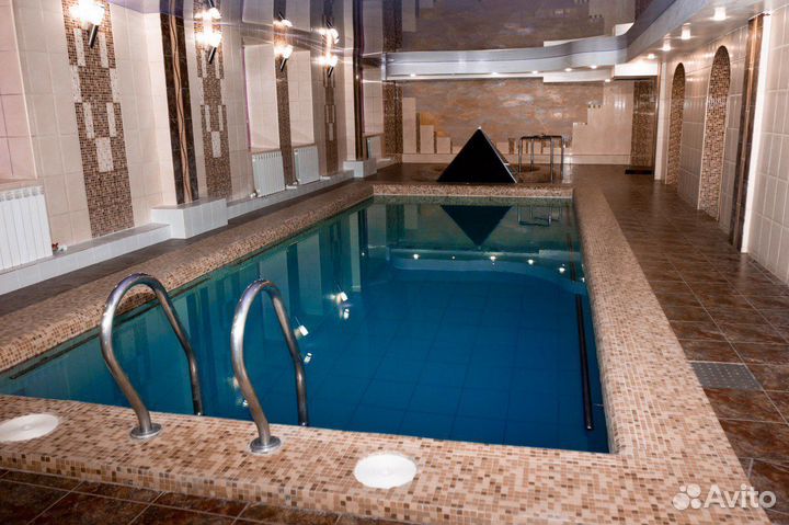 Сауна с большим бассейном