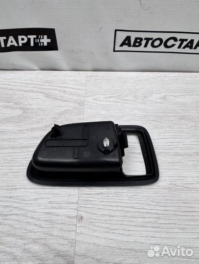 Накладка внутренней ручки двери задняя правая