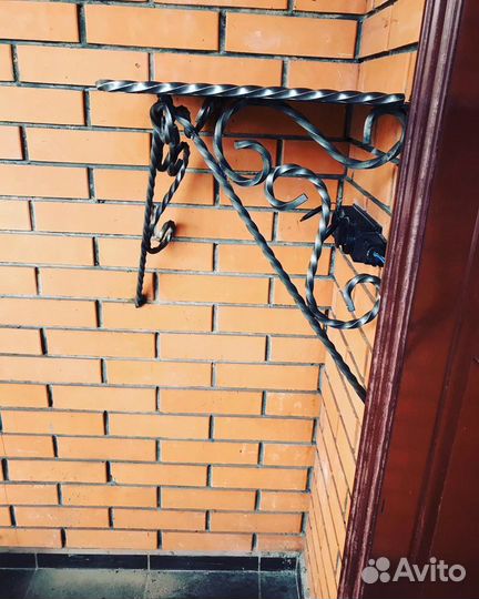 Стальная полочка 41х41 см