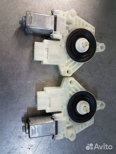 Skoda Rapid моторчик стеклоподъемника