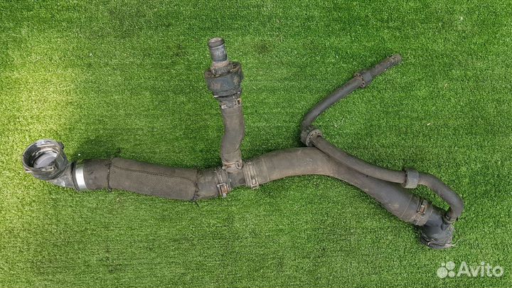 Патрубок системы охлаждения vw passat B6 BZB