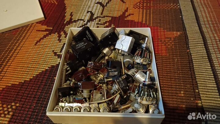 Радиодеталь авиационное реле и предохранители