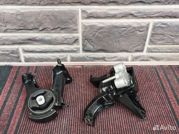 Подушки двигателя Toyota corolla e150 -180