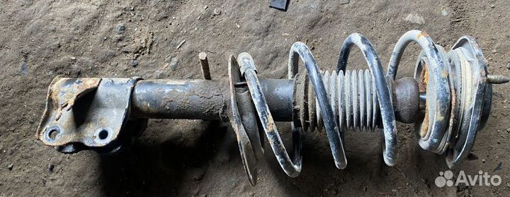 Амортизатор передний левый Volvo S40 1995-2004