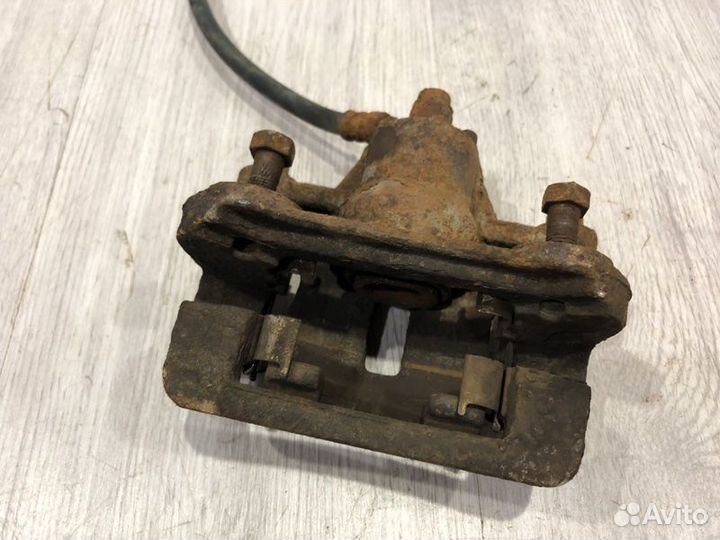 Суппорт тормозной задний левый Kia Ceed хэтчбек