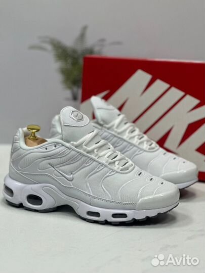 Кроссовки nike air max tn plus белые