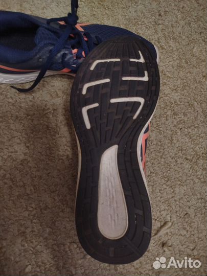 Кроссовки спортивные женские