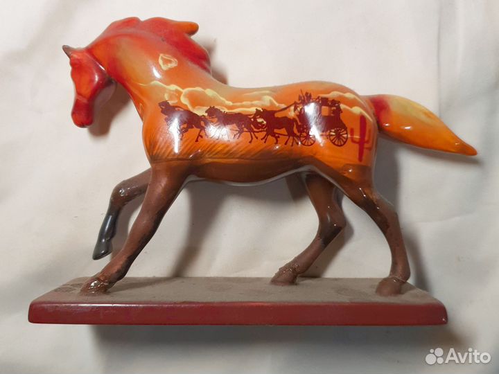 Фарфоровая статуэтка Англия 15 см на 22 см