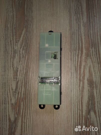 Блок кнопок стеклоподъемников Nissan tiida Лев