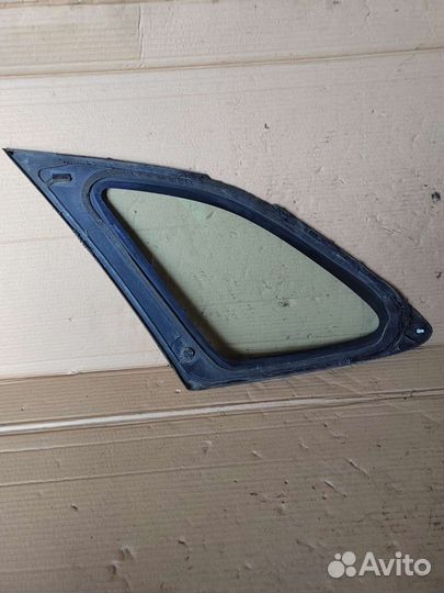Форточка багажника правая Mazda 323 BJ /Familia