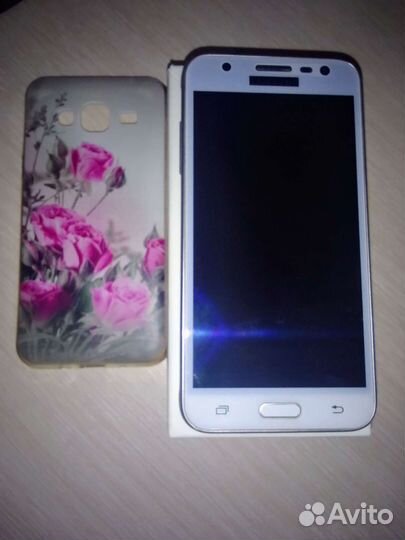 Телефон Samsung galaxy j3