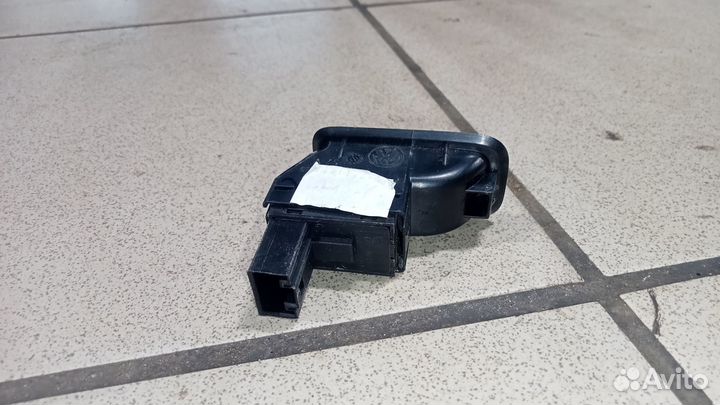 Кнопка стеклоподъемника Volkswagen Polo.Оригин.б/у