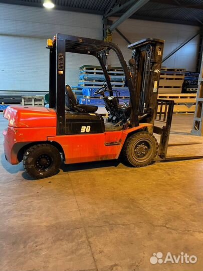 Водитель вилочного погрузчика