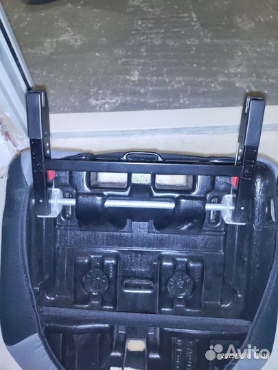 Бустер с креплением изофикс