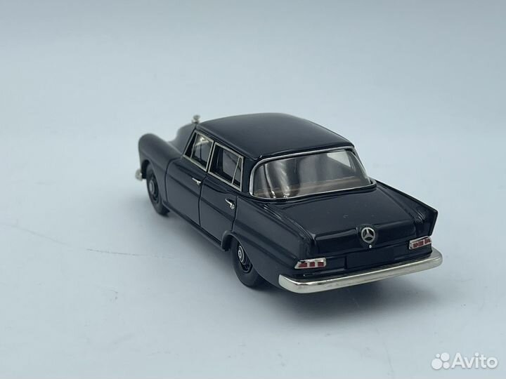 Mercedes-Benz - 200 Limousine (1961-1965), 1:43
