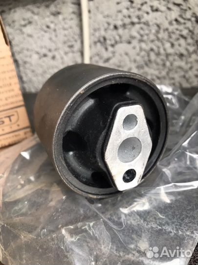 Продаю новый сайлентблок переднего нижнего рычага