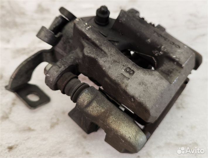 Суппорт тормозной задний правый Toyota Prius ZVW30