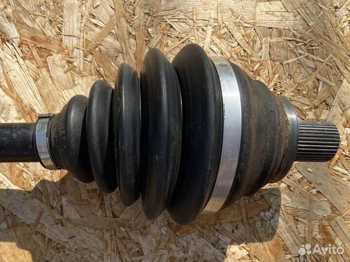 Привод передний левый Пассат Б6