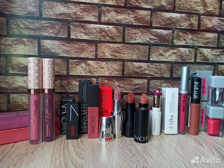 Декоративная косметика, средства для макияжа много