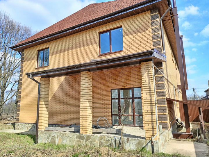 Дом 180 м² на участке 5,2 сот.