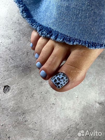 Модель на педикюр