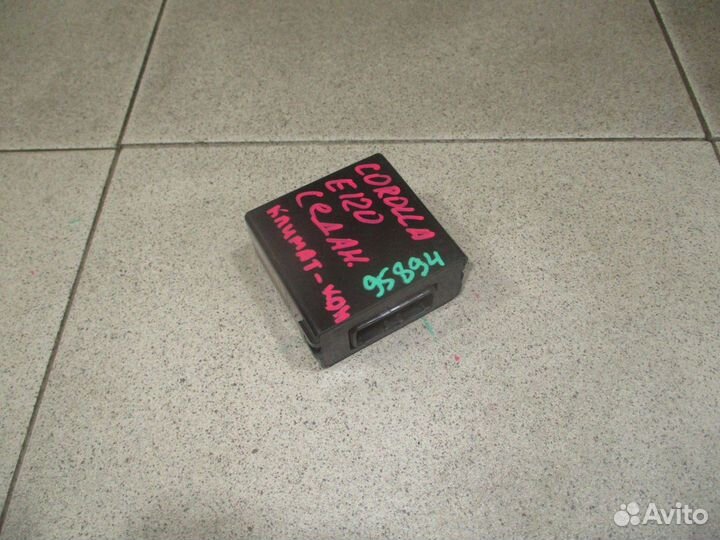 Блок электронный Toyota Corolla (E120)