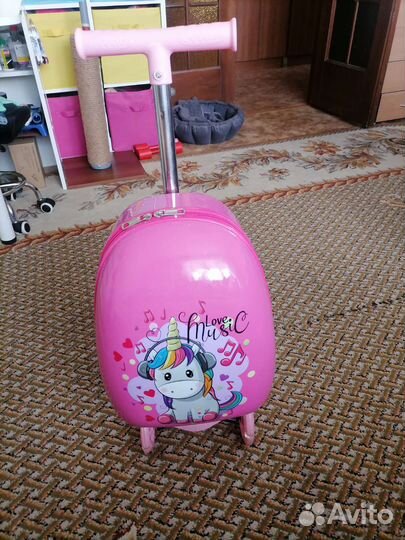 Самакат с рюкзаком. Ручная кладь