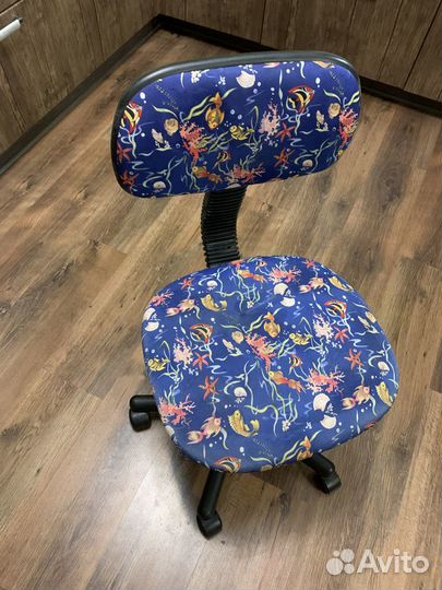 Офисное кресло